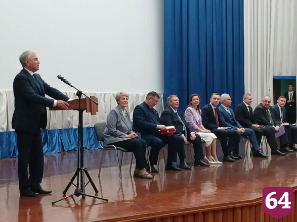 Володин назвал темой номер один оплату труда в селах Саратовской области 
