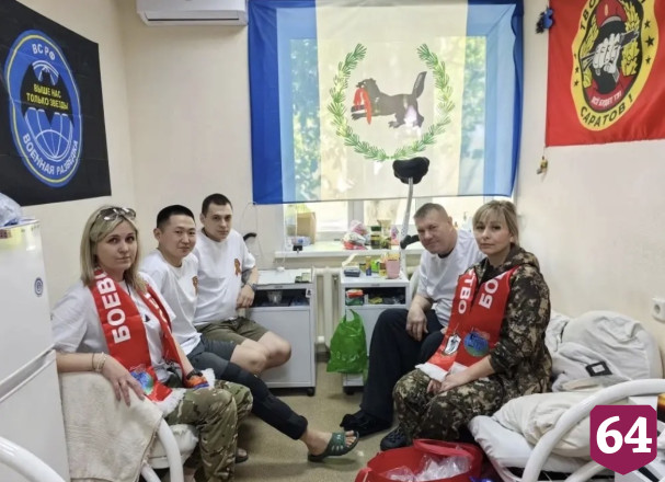 Саратовским участникам СВО подарили футболки «Связь поколений» 